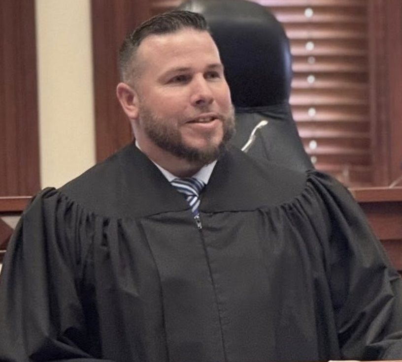 funder's tweet photo. The tech billionaires expected him to fold. The vote was deadlocked 2-2. But Texas County Judge Shane Brassell cast the tie-breaking vote to pause a massive data center and protect his town's water. A masterclass in local resistance: https://t.co/3qwJKayRGW https://t.co/QTja0NQUwF