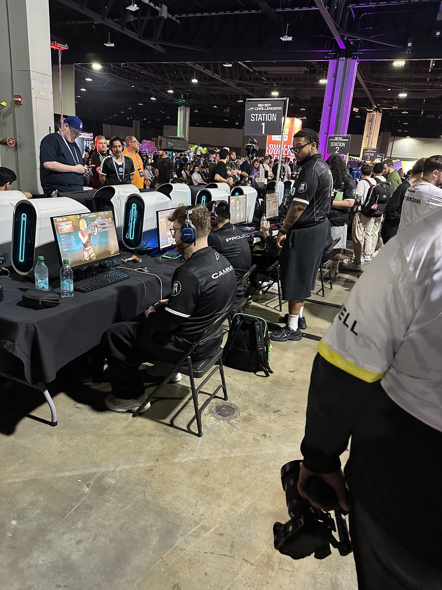 Elzen__'s tweet photo. Challengers pit ain’t no joke both teams were frying all weekend🔥 was a pleasure to watch greatness #DreamHack #COD #atlanta https://t.co/2zCOQyswmK