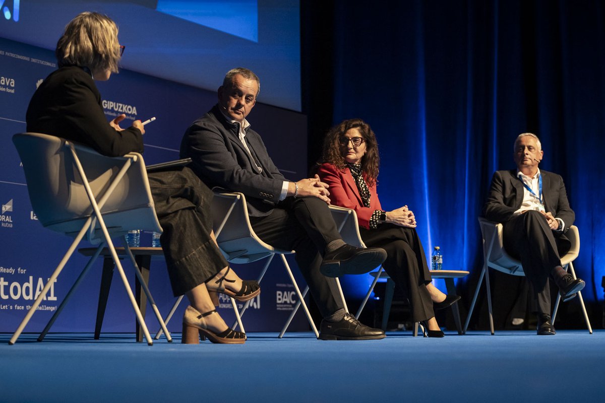 ArtecheGroup's tweet photo. Arteche participamos en una nueva edición de ApplAI Euskadi 🤖 Nuestro CIO, Aingeru Mirena, formó parte de una mesa redonda sobre liderazgo y adopción estratégica de la IA, abordando retos como la resiliencia y digitalización de las redes eléctricas ante la transición energética https://t.co/lkKGuFbFbP