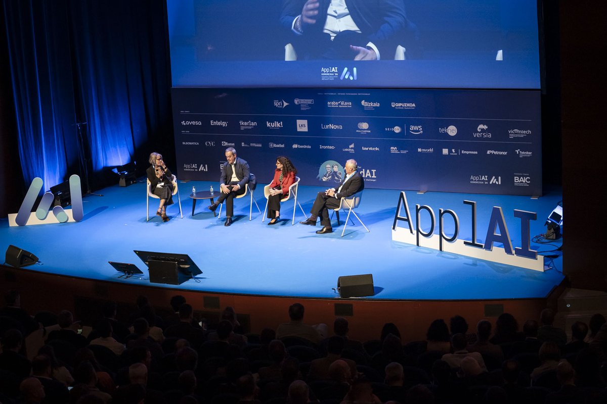 ArtecheGroup's tweet photo. Arteche participamos en una nueva edición de ApplAI Euskadi 🤖 Nuestro CIO, Aingeru Mirena, formó parte de una mesa redonda sobre liderazgo y adopción estratégica de la IA, abordando retos como la resiliencia y digitalización de las redes eléctricas ante la transición energética https://t.co/lkKGuFbFbP