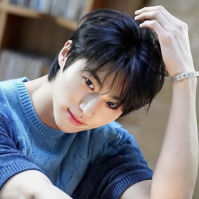 wdlBOTTLEOFJIN's tweet photo. ᅠᅠ 
   ➭ ⠀#เนื้อคู่ประตูบานไหน ⠀.

   ทัวร์น่าจะเป็นคนขยันน่าดู

   ต้นหนสังเกตเห็นได้จากนิสัยพูดเร็ว เดินเร็ว ทานเร็ว เหมือนกับคนที่ชินกับการมีอะไรทำอยู่ตลอดเวลา

   คงจะล้า, ไม่สิ ต้องล้าอยู่แล้ว

   “รับจ็อบเสริมไหมครับ? ผมเมื่อยหลังมาก อยากหาคนไปด้วย”
ᅠᅠ https://t.co/ibQpVOOv2i