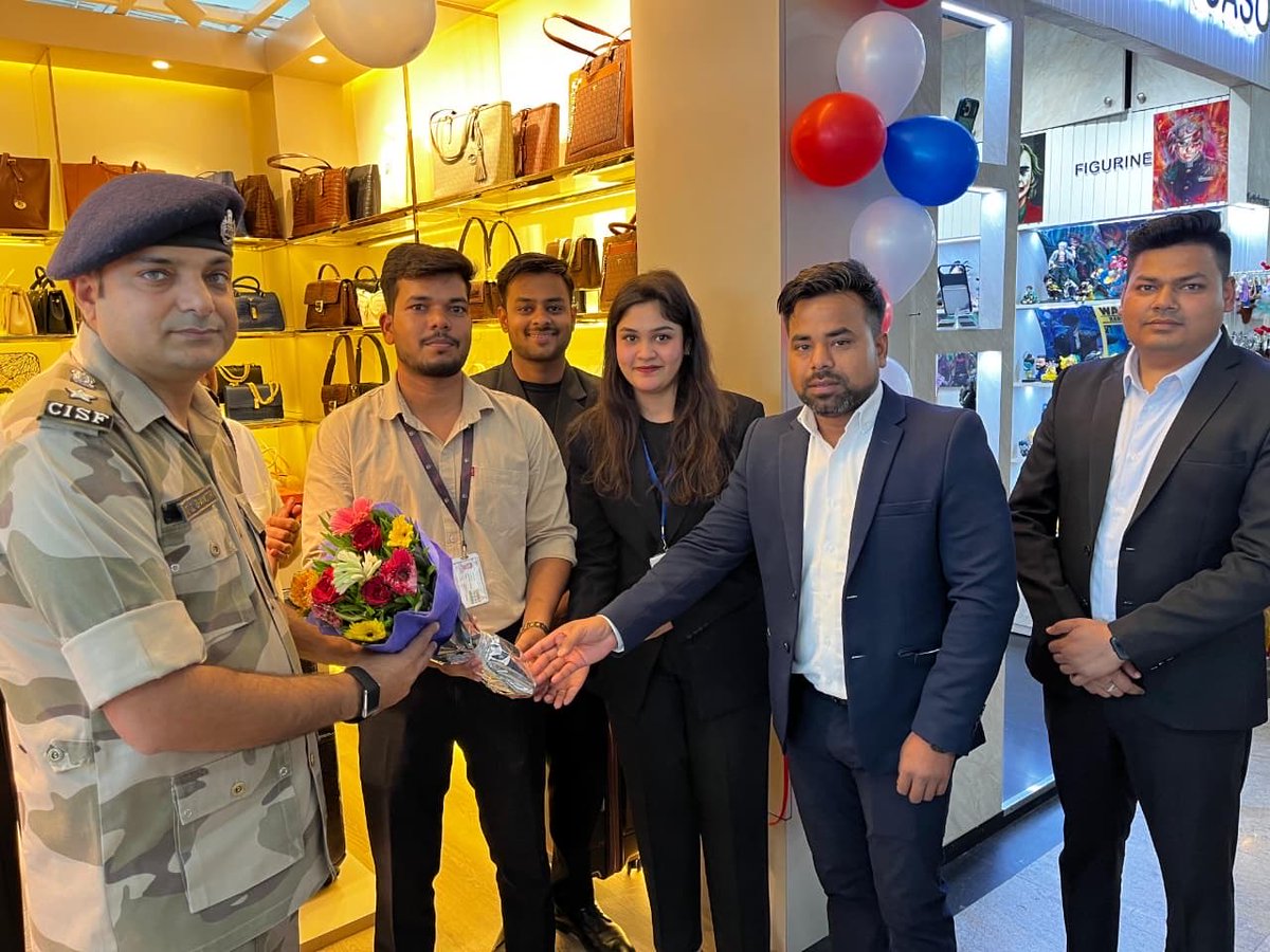 aaibplairport's tweet photo. Da Milano is a renowned Indian premium leather accessories brand known for handbags, wallets &amp; accessories with presence in 15 airports &amp; more than 80 outlets in India, along with international outlets abroad. This is the first Da Milano outlet at any airport in Madhya Pradesh. https://t.co/BwCpTxSGiP