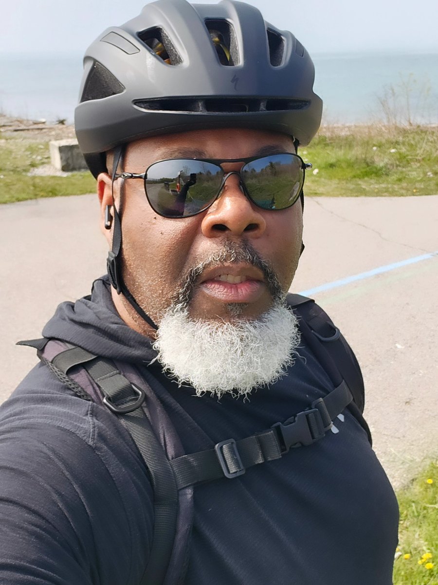 DwayneRyan8's tweet photo. Now that the weather is finally better with no rain (yet) time to start cycling. Made it to lake Ontario and back. #noexcuses https://t.co/34blBRpgI2
