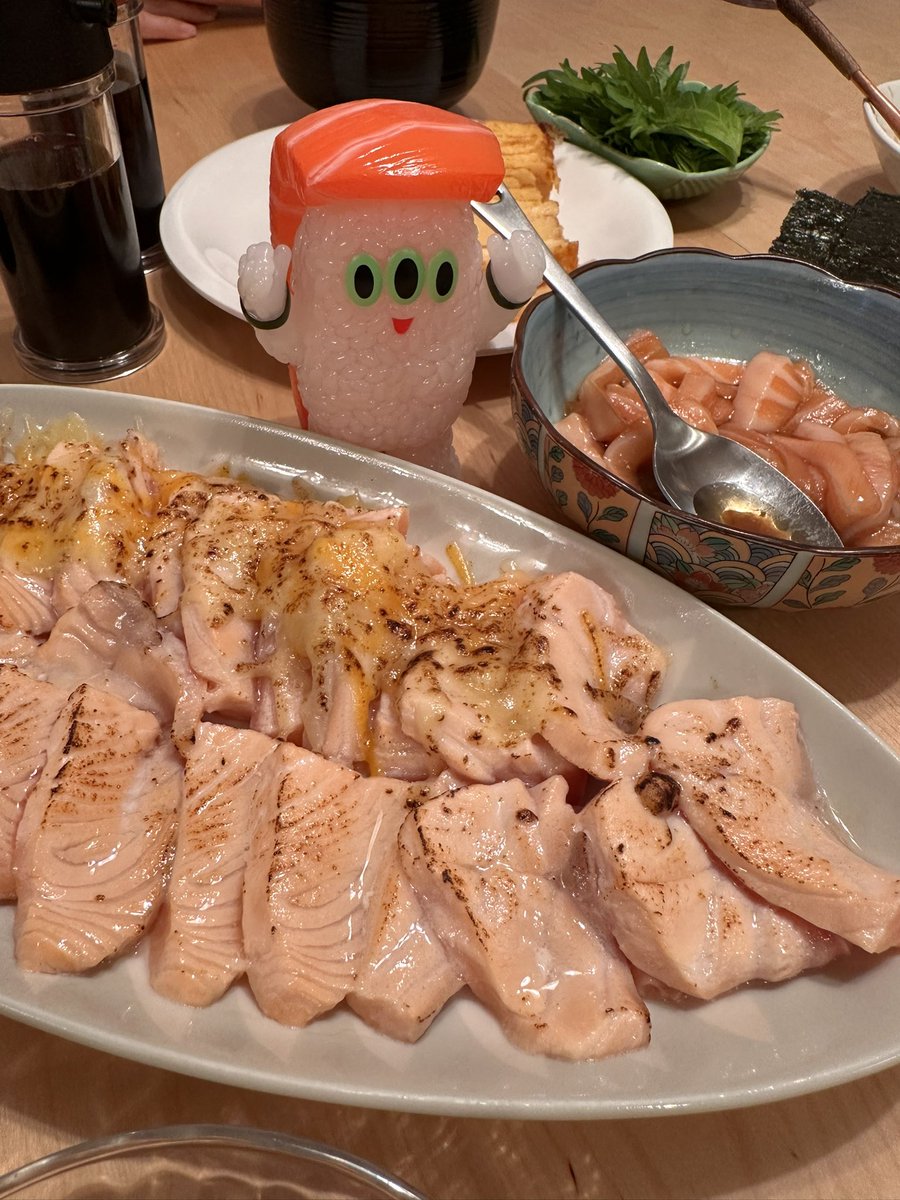 サーモンパーティー🎉 #寿司レスラー #ソフビ