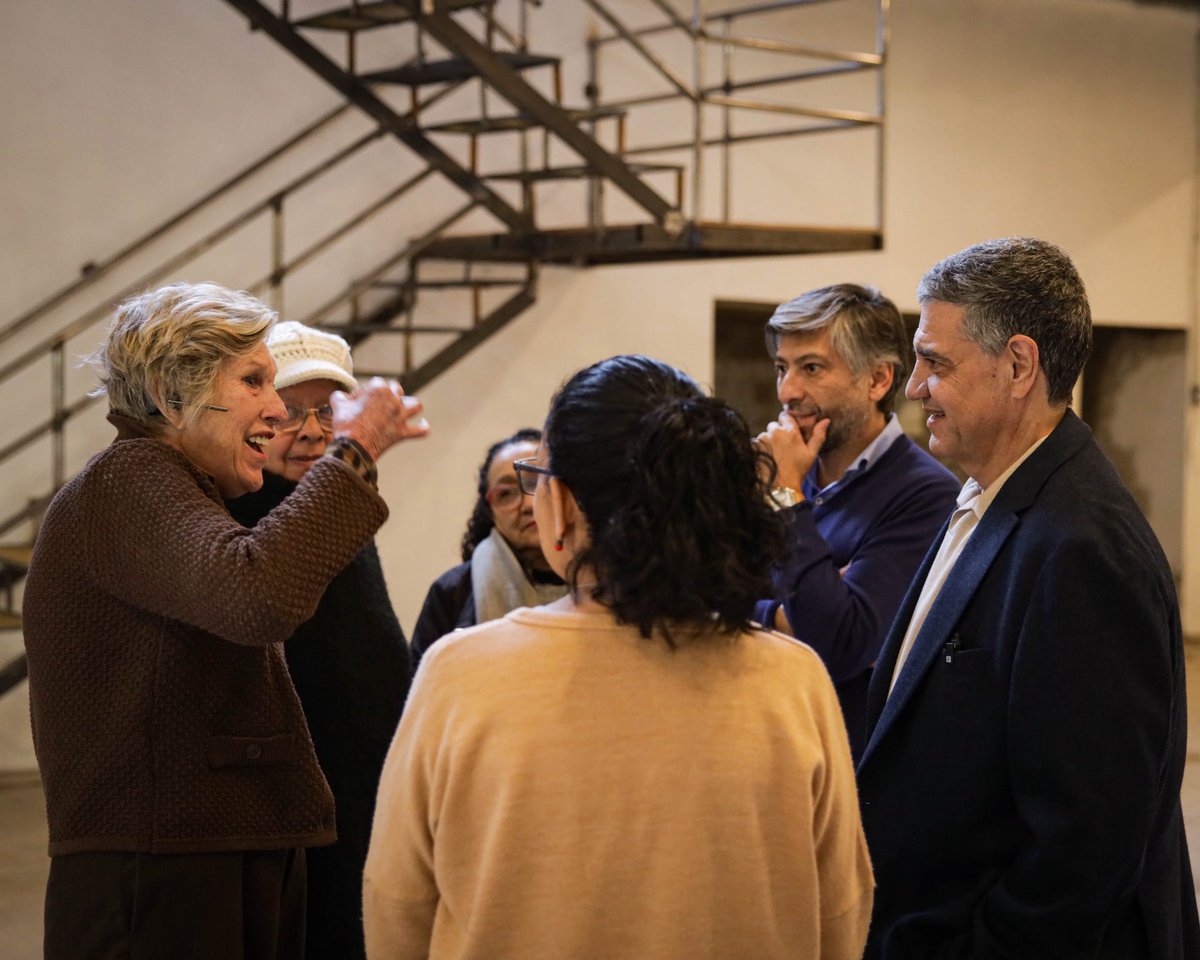 marcedimario's tweet photo. Junto al Jefe de Gobierno, Jorge Macri, recorrimos la obra de revitalización de la calle Necochea, que continúa avanzando para poner en valor esta zona emblemática de La Boca. https://t.co/5sssdpxpTw
