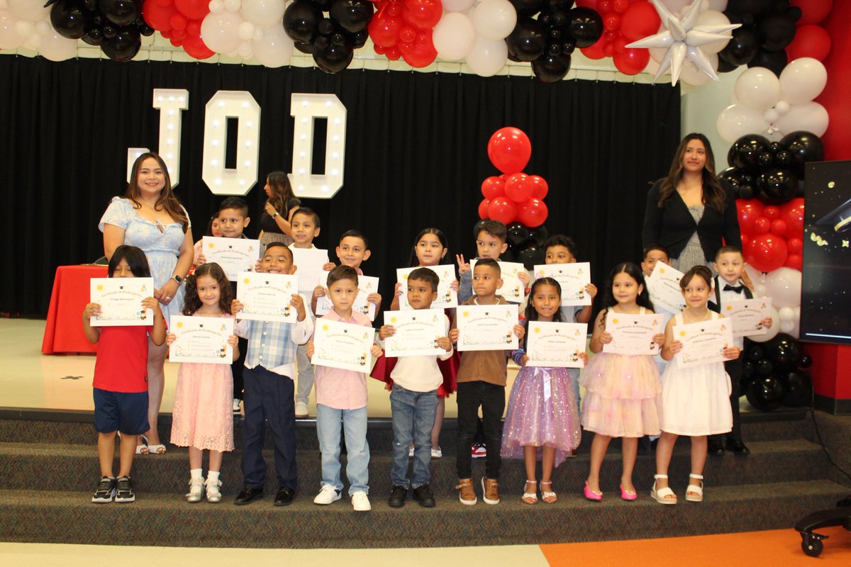 JODavisES1's tweet photo. The celebrations continue this week! Started off this morning with Kindergarten award ceremonies! #JODsquad https://t.co/H36Ad60Dqn