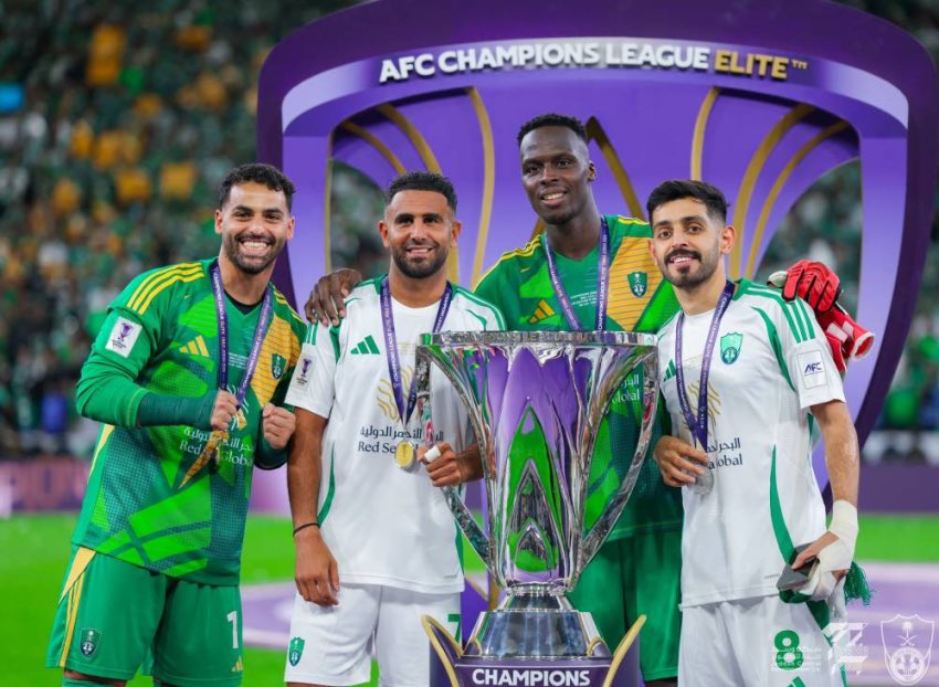 HBHZ148's tweet photo. #الشرقية_ @SPLأعلنت إدارة نادي الخليج @Khaleejclub الاحتفاء بالنادي الأهلي بمناسبة تتويجه بلقب دوري أبطال آسيا للنخبة، وذلك قبل المواجهة التي تجمع الفريقين مساء الأربعاء 20 مايو 2026 على استاد الأمير محمد بن فهد بالدمام، ضمن منافسات دوري روشن السعودي للمحترفين.
@ALAHLI_FC 
ويأتي هذا الاحتفاء تقديرًا للإنجاز الكبير الذي حققه الأهلي باسم الكرة السعودية، في خطوة تعكس روح التقدير بين الأندية السعودية، وترسخ قيمة الإنجازات الوطنية التي ترفع اسم المملكة قارياً.
@saudiFF 
وأعلنت إدارة نادي الخليج عن فتح المدرجات مجانًا لجماهير النادي الأهلي عبر الكود المخصص (Khl34)، دعمًا لمشاركة الجماهير الأهلاوية في ليلة الوفاء والاحتفاء بالإنجاز الآسيوي.
@MnbrAlahlisa 
وسيتضمن الاحتفاء عددًا من الفعاليات الخاصة، من لحظة دخول لاعبي الأهلي أرضية الملعب، إلى جانب أهازيج أهلاوية، وعروض إضاءة، وفقرات جماهيرية مخصصة بهذه المناسبة، في أجواء تهدف إلى إبراز قيمة المنجز السعودي والاحتفاء به بصورة تليق بحجم الحدث.
@Frr42_ 
من جانبه، أكد رئيس نادي الخليج المهندس أحمد خريدة أن ما حققه الأهلي يُعد مصدر فخر لكل الرياضيين السعوديين، مشيرًا إلى أن الإنجاز تجاوز حدود النادي ليصبح إنجازًا وطنيًا يستحق الاحتفاء والتقدير ، وأضاف: "من واجبنا كأندية وطنية أن نحتفي بكل من يرفع اسم المملكة عاليًا في المحافل القارية ، وجماهير الأهلي تستحق هذه الليلة، ونتطلع لأن نقدم صورة جميلة تعكس روح الرياضة السعودية وتلاحم أنديتها".
@gormilhazhrana 
@aboriyadh_5544 
@alimohsin8 
@khodran81gmail1
@abufadwa3273 
@Zhran01