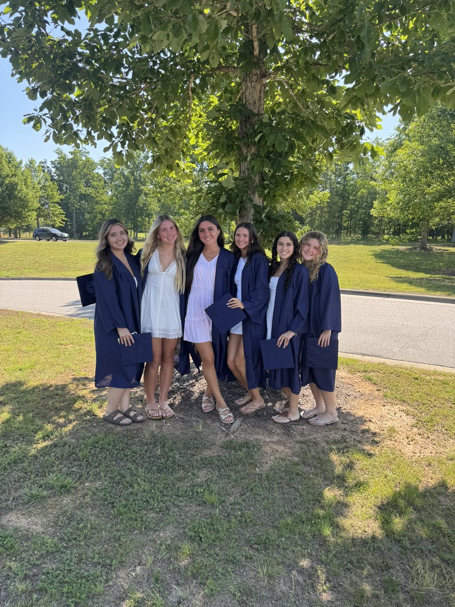 WesleyHelms6's tweet photo. Full circle moment 💙🎓 Today the Class of 2026 walked the halls that helped shape them, welcomed by cheers, smiles, and high fives from the next generation. A special reminder of how far they’ve come and the legacy they’re leaving behind. The countdown begins! #SeniorClapOut #ClassOf2026 @AGHoulihan @UCPSNC @CuthbertsonHSNC