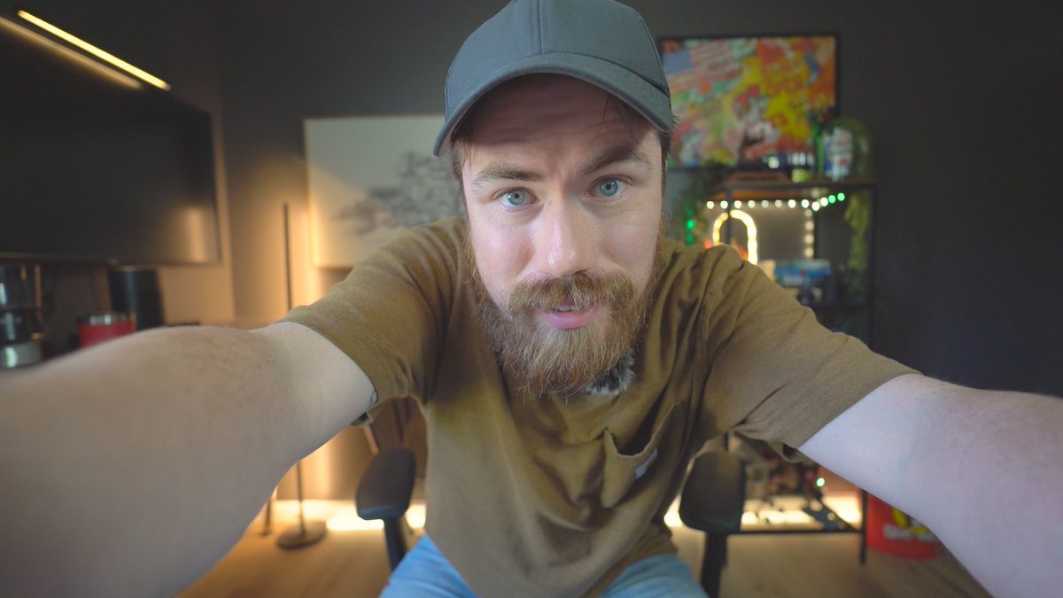 dawzi_'s tweet photo. Dropped a new vlog today touring my setup. Here are some stills. 

I'm having so much fun creating again and learning more about Da Vinci Resolve after using Adobe Premiere for a long time. https://t.co/A6RHnKmrmQ