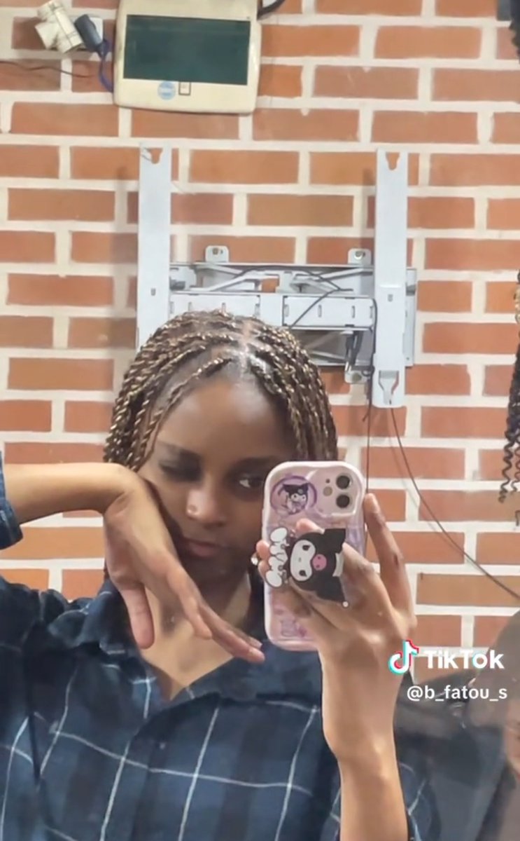 Luminaforeverrr's tweet photo. Fatou new hairstyle ~ 
She looks so cute AHHHHHHHH 🐯💜
#블랙스완 #Blackswan 
#파투 #Fatou 
#bratzdollsofkpop https://t.co/cLyOcbAn8m
