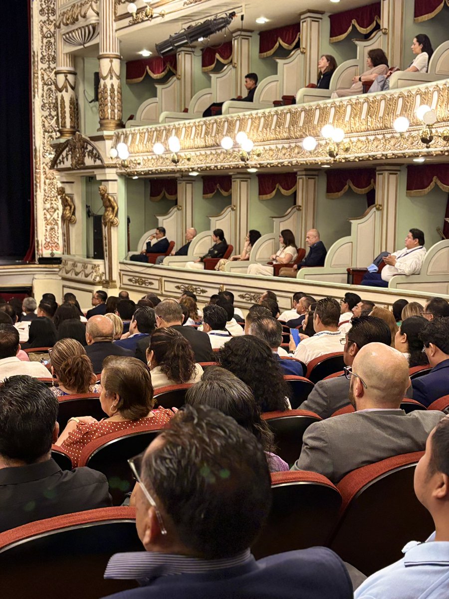 SilexFormacion's tweet photo. El Teatro Macedonio Alcalá, un recinto de gran trascendencia histórica y arquitectónica en Oaxaca, fue sede de la inauguración del IV Congreso Internacional SíLex, evento que reunió a cientos de juristas de distintas partes del mundo para debatir sobre los temas más relevantes del Derecho contemporáneo. ✨⚖️📚
