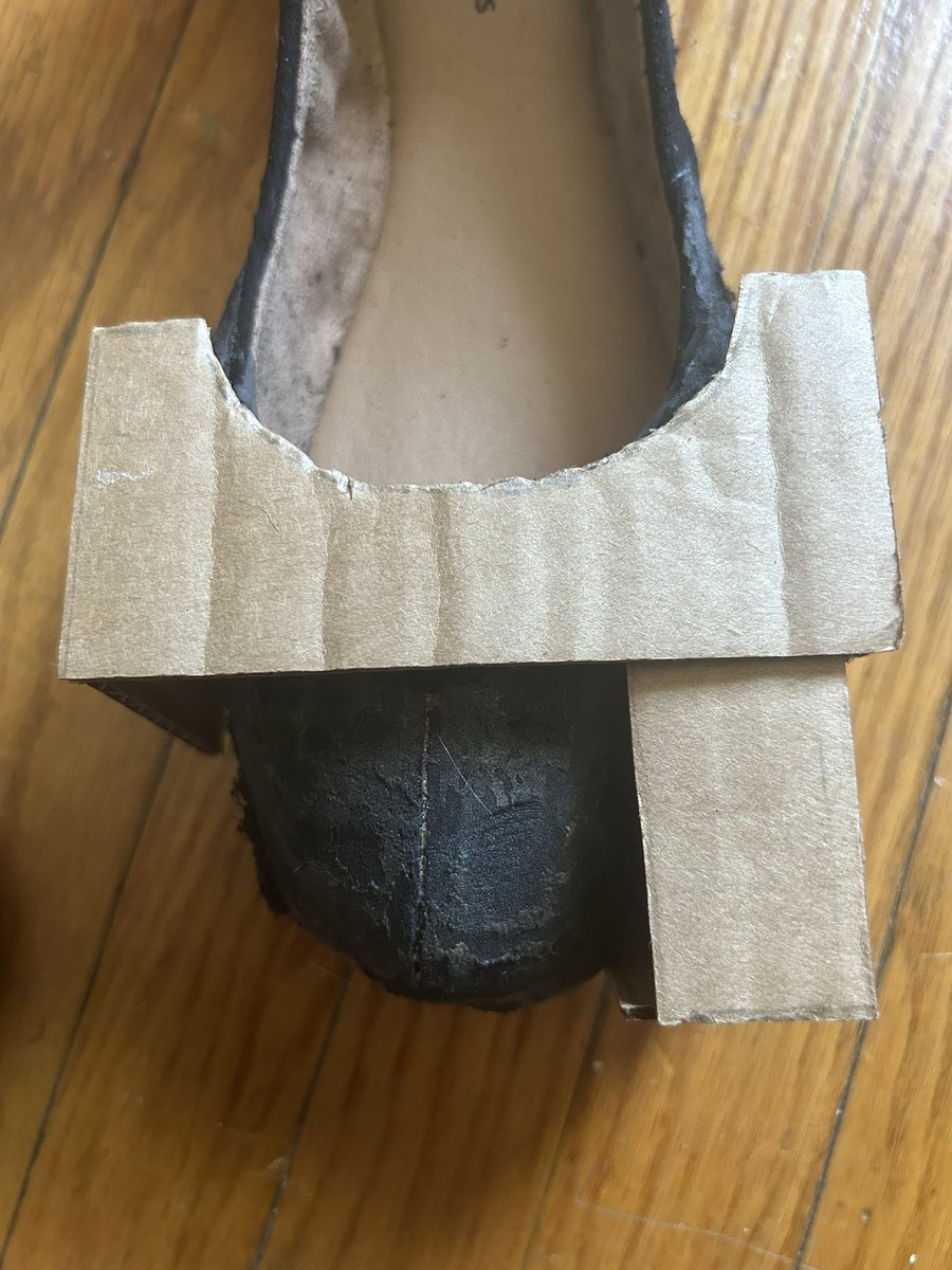 aninternetbat's tweet photo. after 4 failed attempts at glueing stuff to the shoe i’ve decided that I should just make a mock up of what I wanna do before I destroy these flats LMAO https://t.co/dLQE9EEIDn