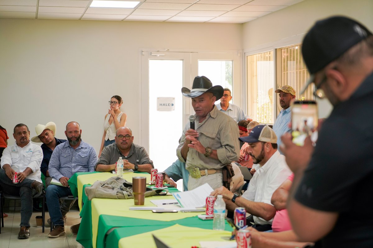 MarcoMidence's tweet photo. En este momento desarrollamos un importante conversatorio del sector agro junto al Ministro de la SAG, Ing. Moisés Molina, en compañía del bloque de diputados de Atlántida y la Gobernadora Política Iveth Matute, junto a productores, representantes de la Mesa Agro y autoridades locales.

Un espacio de diálogo para escuchar propuestas, presentar iniciativas y construir soluciones que fortalezcan la producción nacional, impulsen al campo hondureño y generen más oportunidades para Atlántida y todo el litoral atlántico.

#MarcoMidence #Atlántida #Honduras