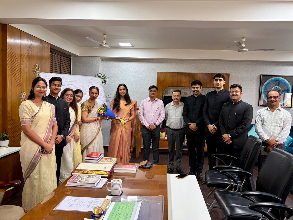 JayantiRavi's tweet photo. Met the IAS 2025 Batch officer trainees allotted to Gujarat Cadre. Glad to see the enthusiasm and commitment of young officers as they embark on district training after completing their Foundation Course at LBSNAA. Best wishes to all. #CivilServices #Gujarat https://t.co/7eoOZqjJzx