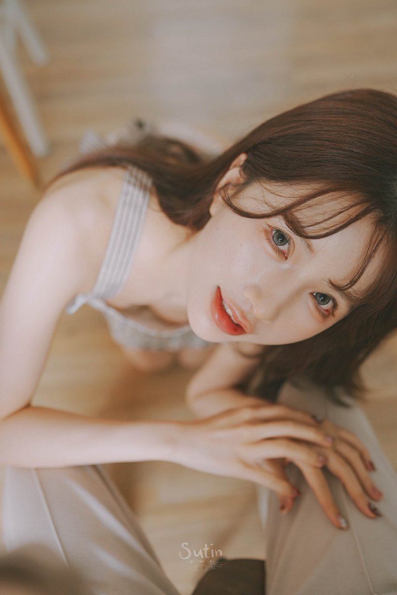 chichy0918's tweet photo. https://t.co/4YbwjvKgUN

七七的居家風寫真📸 裡面隱藏了好多小細節🫢 你能找到多少呢？🥰 偷偷告訴你，每一張都想讓你靠近…💖 Qiqi's cozy home photoshoot📸 So many little secrets hidden inside🫢 How many can you spot?🥰 I bet every shot is tempting you closer…💖 https://t.co/6eu6WhHjvk