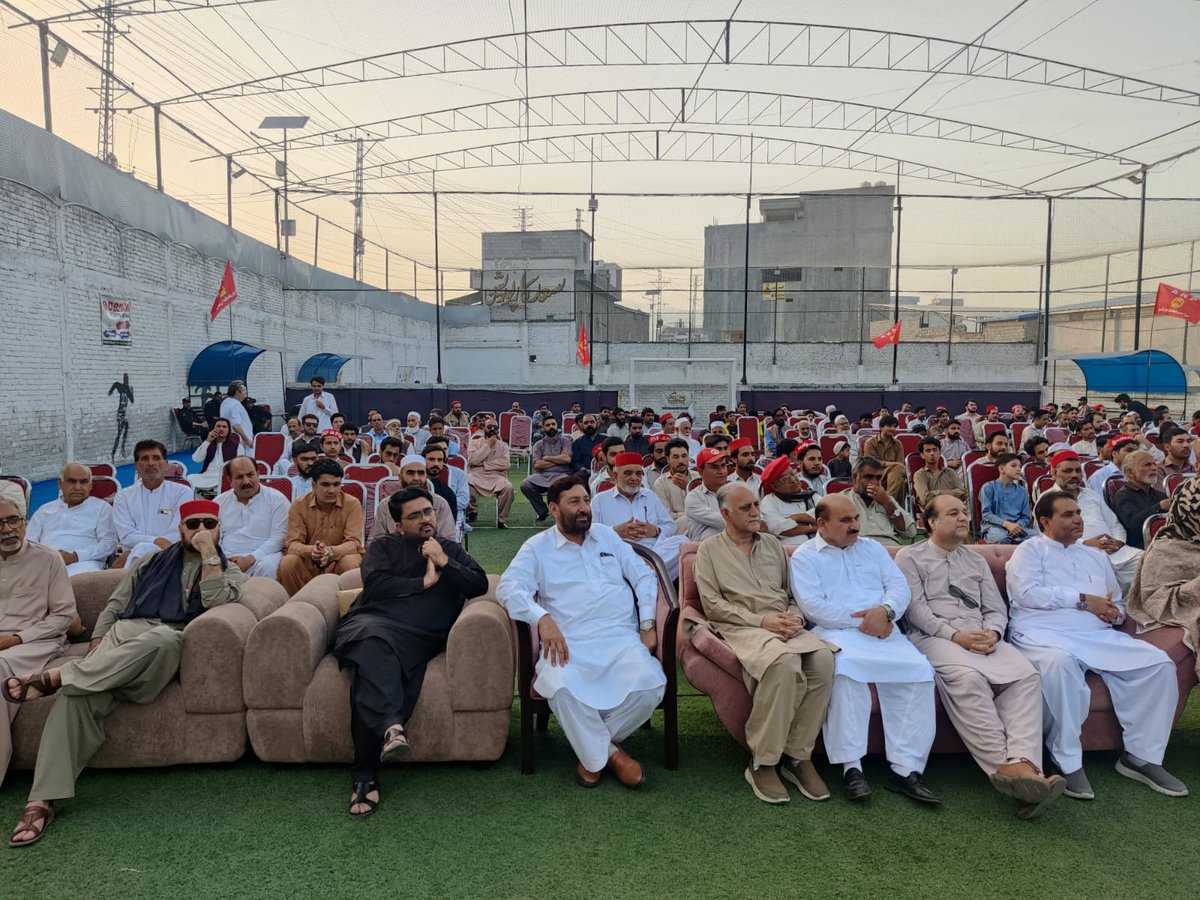 ANPMarkaz's tweet photo. عوامی نیشنل پارٹی ضلع سوات کے زیرِ اہتمام باچا خان امن مشاعرہ کا انعقاد۔ مشاعرے میں پارٹی کے سیکرٹری جنرل ڈاکٹر محمد سلیم، صوبائی جنرل سیکرٹری حسین شاہ خان، ایڈیشنل جنرل سیکرٹری رحمت علی خان، ضلعی صدر شیر شاہ خان، ڈاکٹر عالم یوسفزئی سمیت دیگر رہنماؤں اور اراکین نے شرکت کی اور خطاب کیا۔ مشاعرے کے اختتام پر منتظمین کی جانب سے مہمانوں کو اعزازی شیلڈز بھی پیش کی گئیں۔

#ANP | #ANPSwat | #AwamiNationalParty