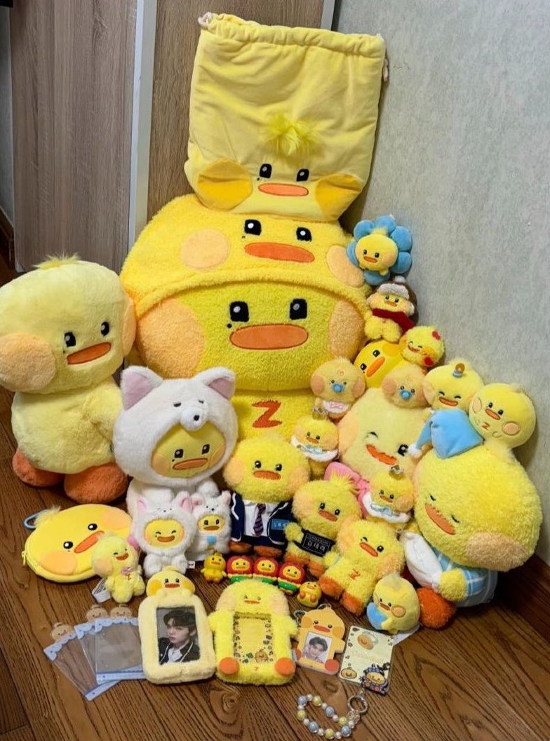 nqezzz's tweet photo. 타돌언급 너무 죄송한데요.. 나 더이상은 못참겠음
아니시발이게다라인프렌즈랑제베원이콜라보했을때나온굿즈라면믿으실수잇겟어요??????존나많아씨발그래뭐위시돌도있으니ㅈㅂ굿즈량은이것보단적으리라고믿을게요에스엠ㅈㅂ팬들을에이티엠기로만생각하지않아줬으면.. https://t.co/Oq6ZQpYTtM