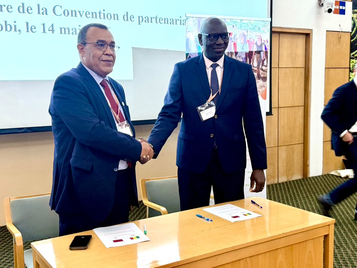 univsinesaloum's tweet photo. L’#USSEIN et l’#ENAMeknès ont signé une convention de partenariat stratégique pour renforcer la coopération académique, la recherche, l’innovation agricole et la mobilité des étudiants, PATS et enseignants.
Convention signée par le Pr Diégane DIOUF et le Pr Said AMIRI. #TSARA https://t.co/wuRhyUDcyu