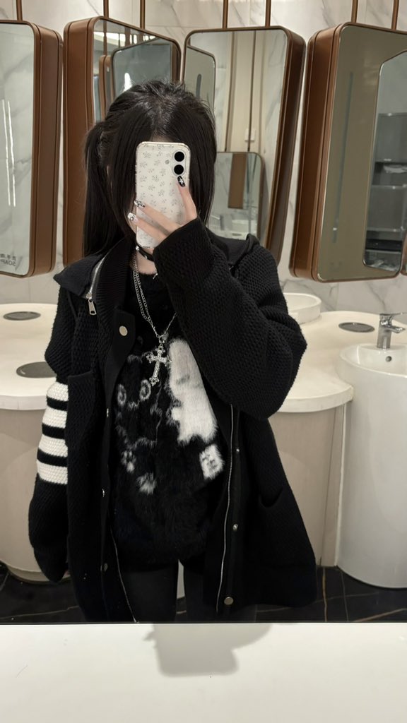 Lin1417443Lin's tweet photo. 本人已厌倦给任何人提供情绪价值，我们都安静一点只保全自己的心情好吗？ https://t.co/vAeOp22d8O
