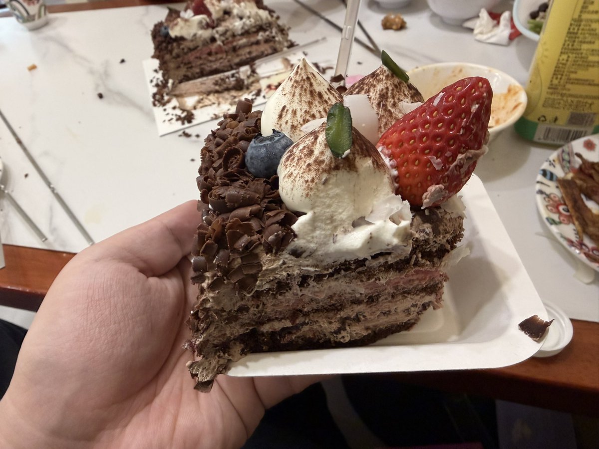 zyklovedream's tweet photo. 汪汪～今天是小狗的生日🎂
收到了亲爱的礼物w也吃到了好吃的蛋糕😋很高兴又陪着大家度过了一年，
今天小狗🐶也向大家努力展示自己～
希望大家玩的开心，天天开心🥳 https://t.co/RvotOS2uOO