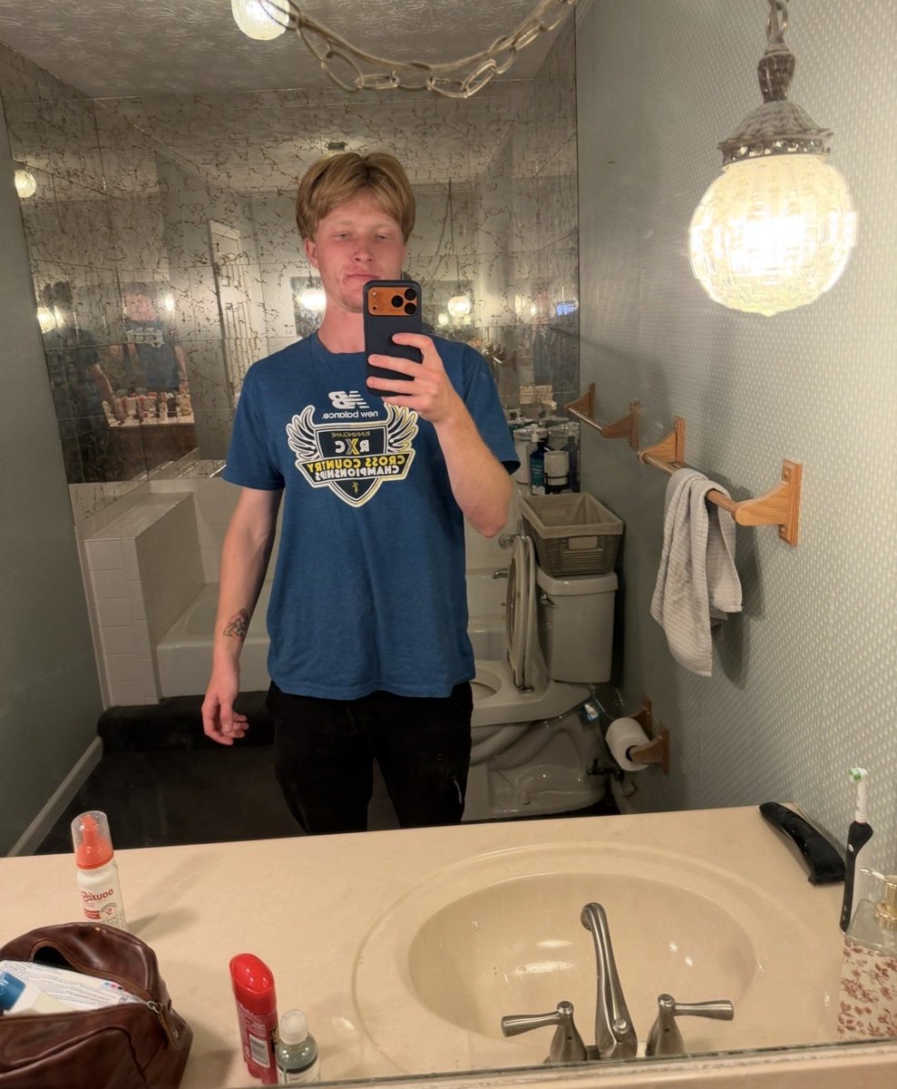 kentstamper's tweet photo. Bathrooms this fancy r dangerous https://t.co/na6MNMoeXR