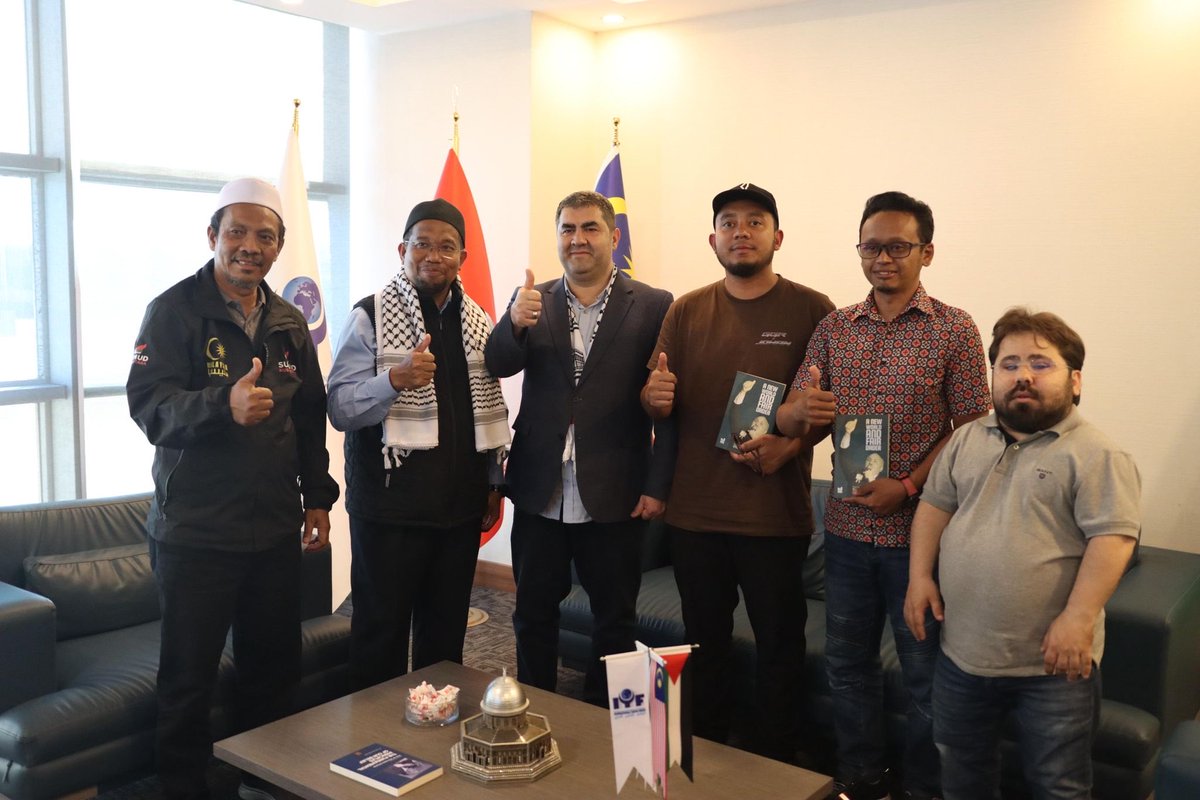 iyfoorgtr's tweet photo. Genel Başkanımız Yılmaz Balçın, Malezya merkezli PAS İslam Partisi milletvekilleri ve Cinta Gaza Teşkilatı heyetini İYFO İstanbul ofisimizde misafir etti.

Görüşmede Gazze ablukasını kırmak amacıyla yola çıkan Global Sumud Filosu üzerine kapsamlı istişarelerde bulunuldu. https://t.co/d0wXwK1vNI
