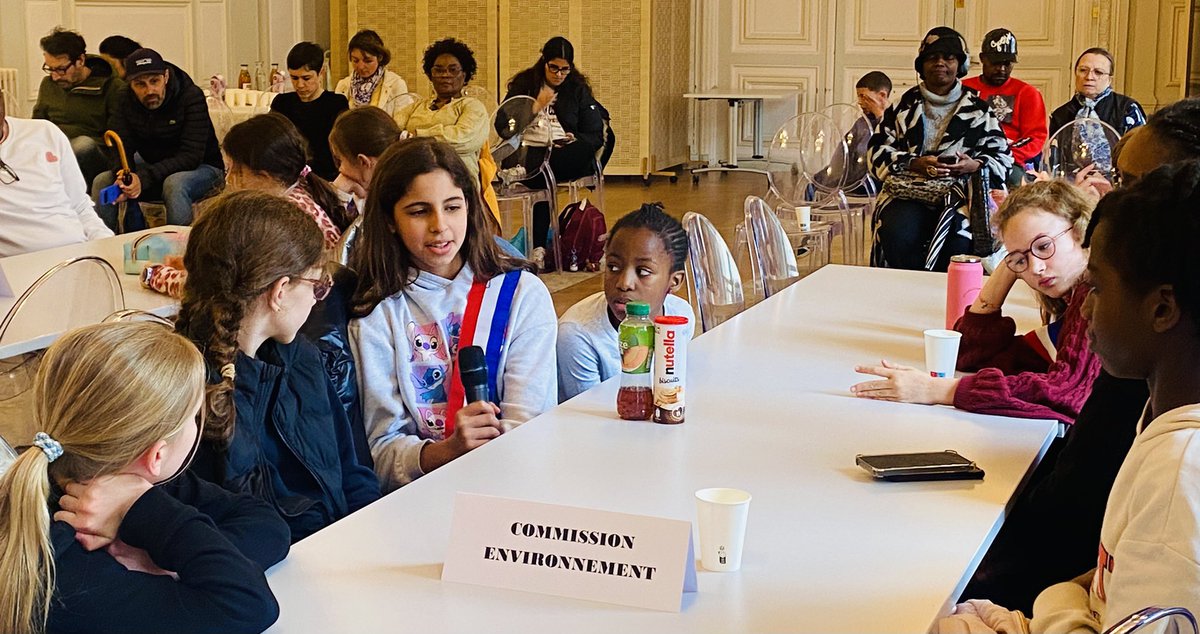 Mairie9Paris's tweet photo. Les membres du conseil municipal des enfants du 9e présentaient ce soir en séance plénière à @dburkli le fruit de leur travail sur l’année https://t.co/Tbg3GO9jaH