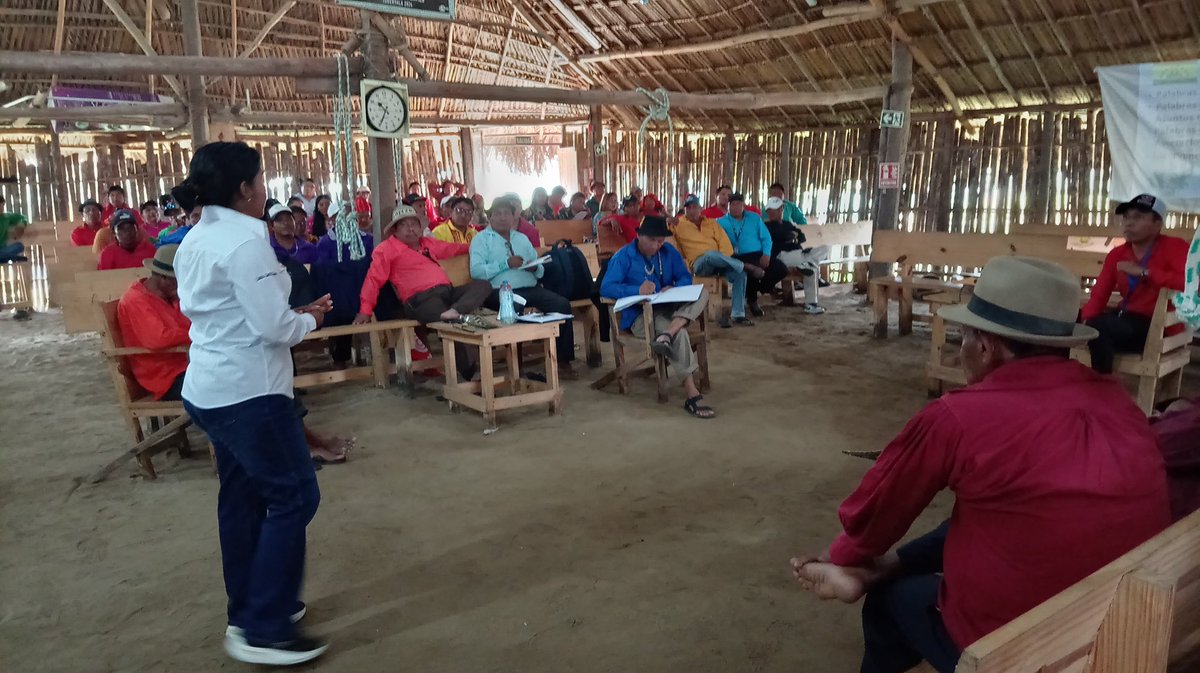 MINSAPma's tweet photo. #KunaYala | Personal de salud de Cartí orientó a operadores turísticos sobre prevención del sarampión y la importancia de mantener actualizado el esquema de vacunación, fortaleciendo la protección de la salud comunitaria. #MinsaPanamá https://t.co/xBt52jjZjN