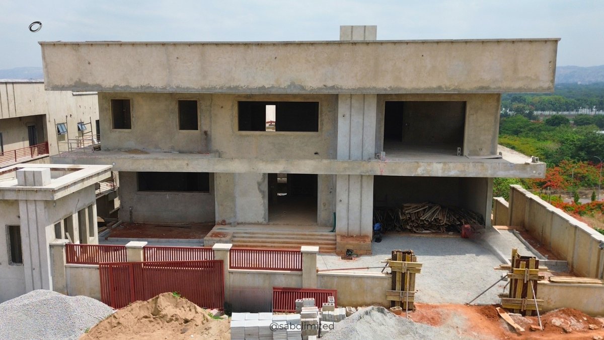 SabcLimited's tweet photo. Thrilled to share these latest shots showing our Villa project's incredible structural progress. 

From raw concrete to a future landmark, quality construction is what we do best! 🏢🛠️

#SABCLimited #ConstructionUpdate #AbujaRealEstate #SiteProgress
#Buildingtomorrowtoday https://t.co/whBUP7vxrO