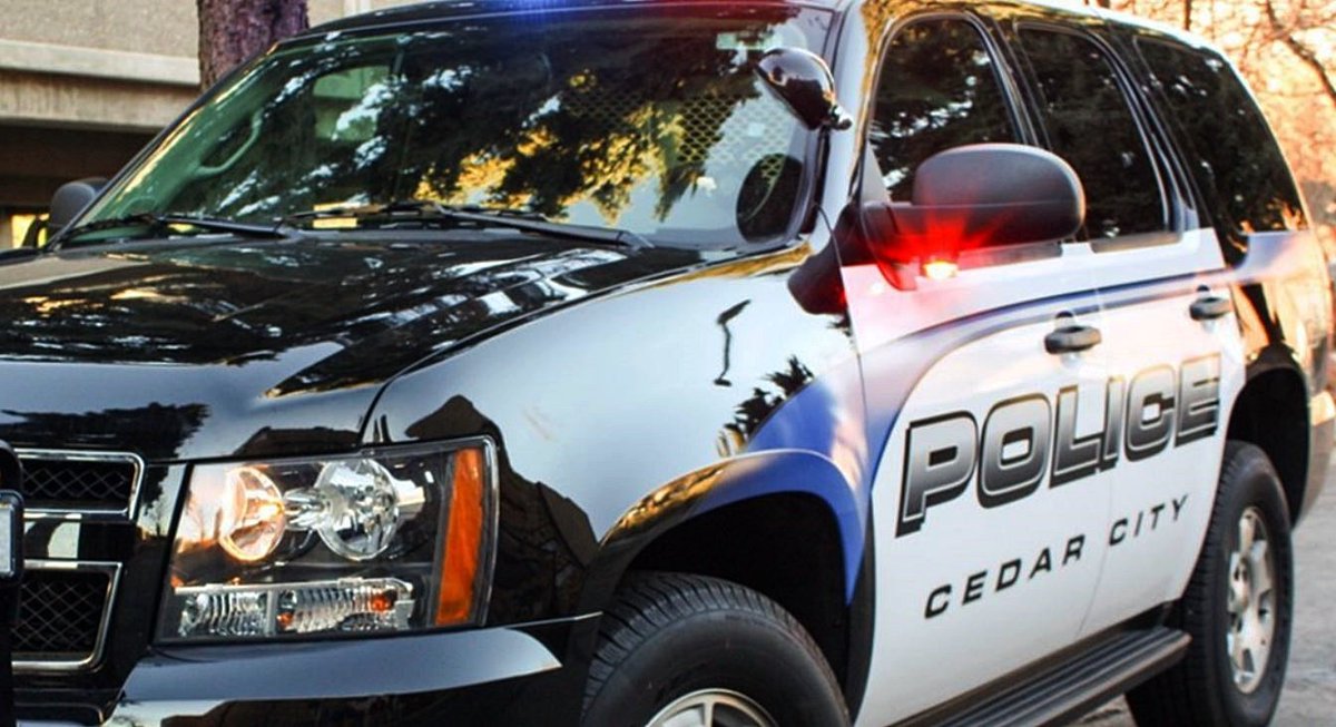RandomstuffA2Z's tweet photo. ๐ฅ Shocking crime in Cedar City, Utah: 28 stab wounds to a deaf man in a trailer. Police say suspect has been arrested and charged. This one is heartbreaking.
#UtahCrime #CedarCity https://t.co/IDWkqdSlJj