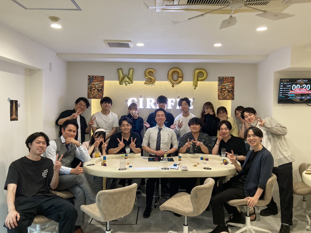 Giraffepoker14's tweet photo. 第1回
🦒WSOP🦒
(wolf series of poker)

優勝に輝いたのは
Yoggy様✨
2位は
y様✨
入賞おめでとうございます✨

はじめてのストレートフラッシュ記念で
wolf様からシャンパンいただきました🍻
ありがとうございます🦒

たくさんのご来店ありがとうございました🦒 https://t.co/lbbogaJ0jd