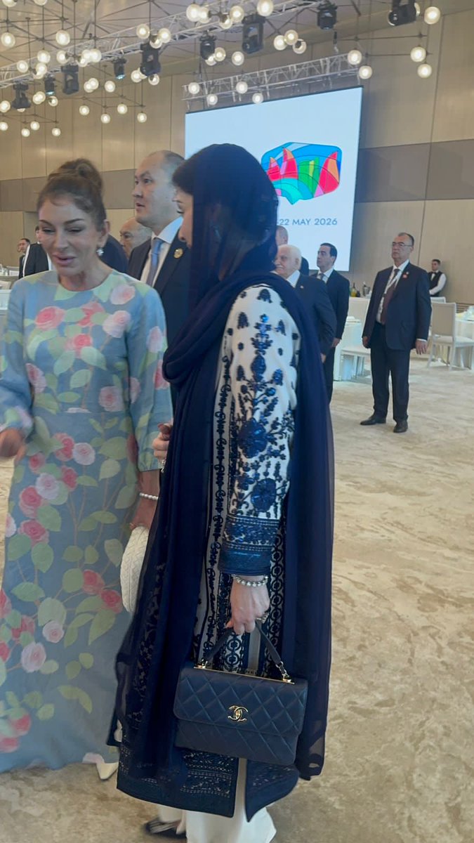 RaoMoin4's tweet photo. A gracious dinner was hosted by the President of Azerbaijan, H.E. Ilham Aliyev, along with the Vice President & First Lady of Azerbaijan, H.E. Mehriban Aliyeva, on the sidelines of the UN Urban Forum in Baku.

The evening reflected the spirit of friendship, mutual respect, and meaningful global dialogue on sustainable urban development. 🇵🇰🇦🇿

#MaryamNawazInBaku
#ApniChhatApnaGhar