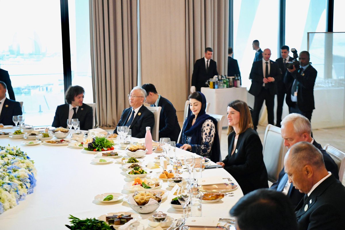 RaoMoin4's tweet photo. A gracious dinner was hosted by the President of Azerbaijan, H.E. Ilham Aliyev, along with the Vice President & First Lady of Azerbaijan, H.E. Mehriban Aliyeva, on the sidelines of the UN Urban Forum in Baku.

The evening reflected the spirit of friendship, mutual respect, and meaningful global dialogue on sustainable urban development. 🇵🇰🇦🇿

#MaryamNawazInBaku
#ApniChhatApnaGhar