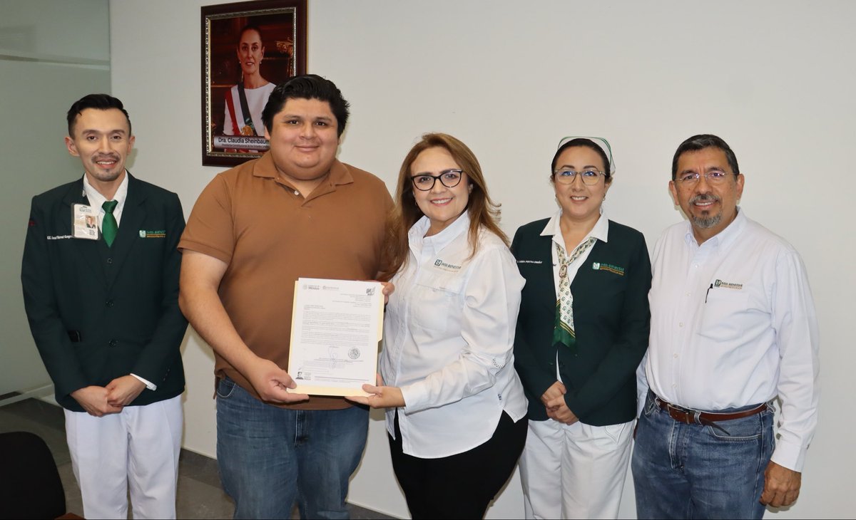 IMSSBCampeche's tweet photo. En #Campeche entregamos cartas de presentación a personal de enfermería que se integra a la familia #IMSSBienestar para brindar atención en el Hospital de Especialidades “Dr. Javier Buenfil Osorio” y en el Hospital General de Carmen “Dra. María del Socorro Quiroga Aguilar”. 💚 https://t.co/KjWK47Yh00