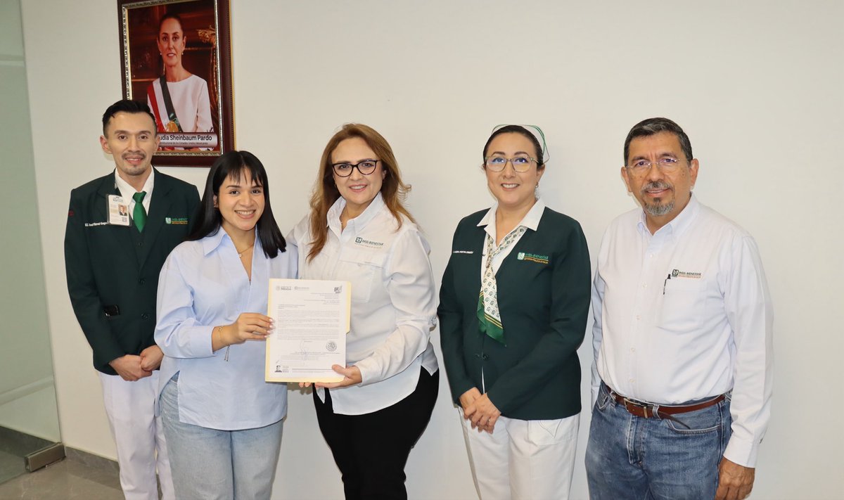 IMSSBCampeche's tweet photo. En #Campeche entregamos cartas de presentación a personal de enfermería que se integra a la familia #IMSSBienestar para brindar atención en el Hospital de Especialidades “Dr. Javier Buenfil Osorio” y en el Hospital General de Carmen “Dra. María del Socorro Quiroga Aguilar”. 💚 https://t.co/KjWK47Yh00