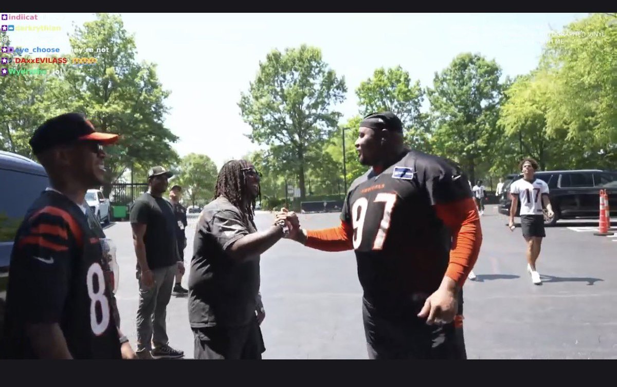 linvillej18's tweet photo. dexter lawrence is a giant human https://t.co/l0yrPel9qD