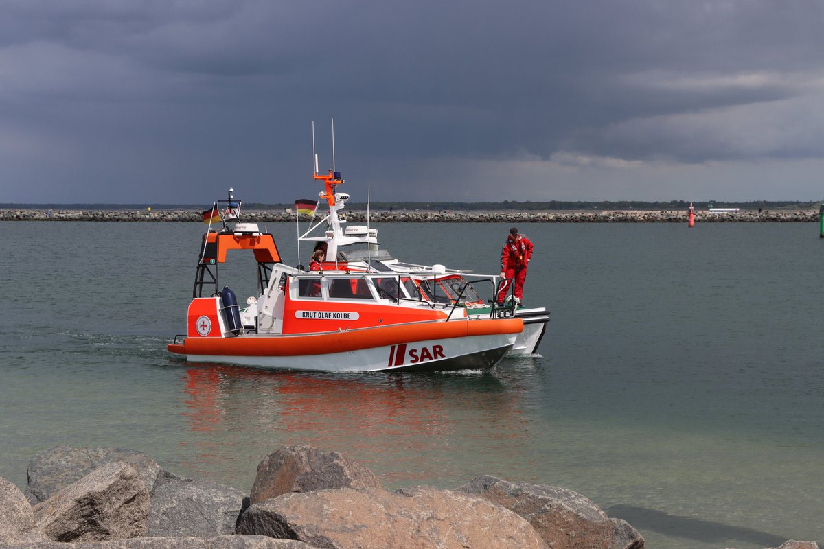 RickyGTS's tweet photo. #TeamSeenotretter AHOI alá #Warnemünde 🙋♂️ TB CASPAR & #SRB KNUT OLAF KOLBE der #Seenotretter 📸 Letzten Samstag bei einer gemeinsamen Übung 🫡 #SAR https://t.co/2RDr70l35e