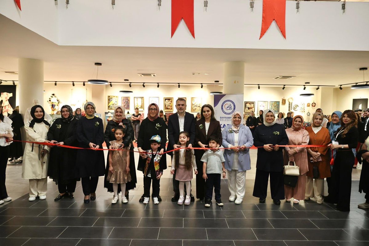 selmaakin's tweet photo. 📍Bayrampaşa
Bir atık bazen çöp değil, yeniden hayat bulmayı bekleyen bir hikâyedir… 
“Sürdürülebilir Sanat Sergisi”nde emeğiyle fark oluşturan tüm kadınlarımızı gönülden tebrik ediyorum. https://t.co/KntAd8vYID