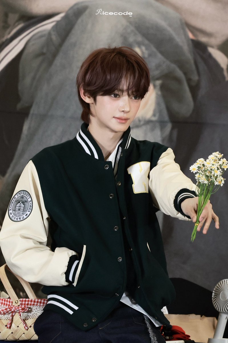 RICECODE822's tweet photo. 260517 m2u

学长 请和我交往吧><

#HANJIN #韩振 #한진  #ハンジン 
#투어스 #TWS #247Withus https://t.co/NXux0Odj2z