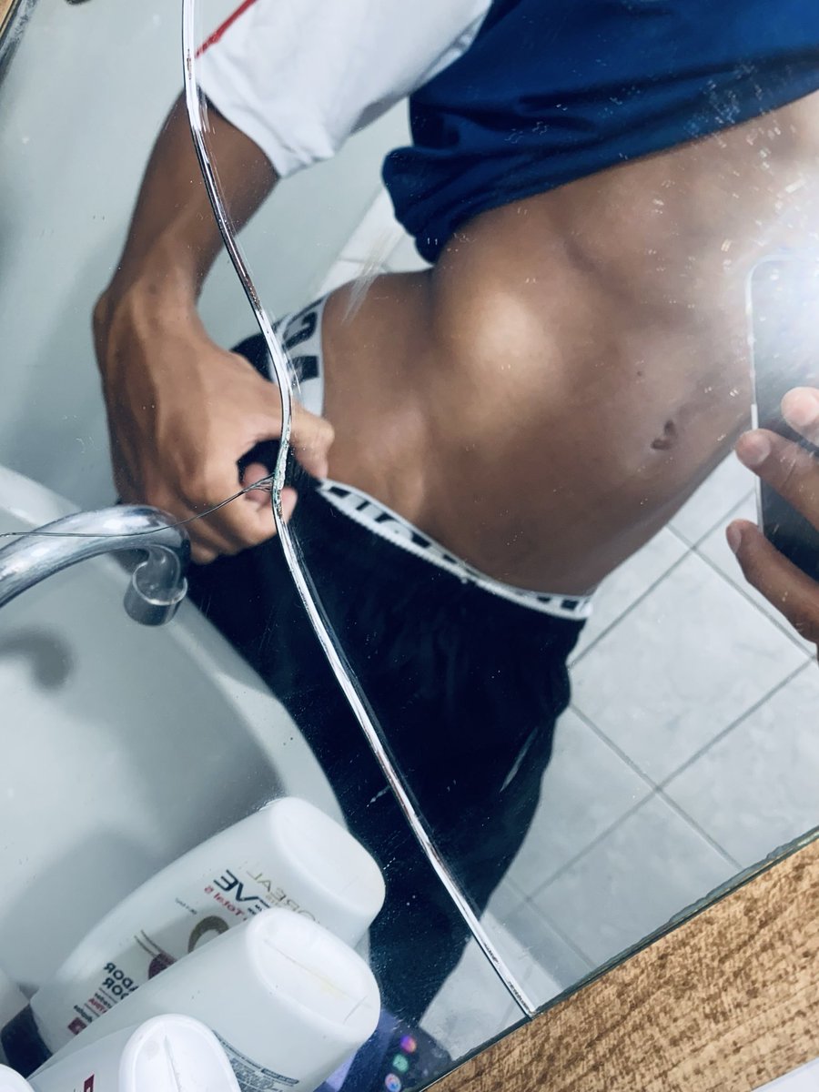 bieelzinho012's tweet photo. 🙈

#PINTOSAWARDSㅤㅤ #novinhodopirocão #novinhogay https://t.co/tTo7CWC3YO