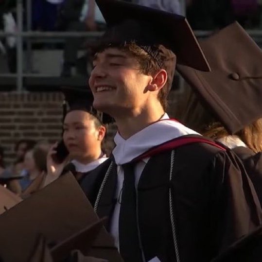 lvrsaps's tweet photo. “noah just graduated!!”

𝓯𝓲𝓷𝓷 𝔀𝓸𝓵𝓯𝓱𝓪𝓻𝓭 𝓼𝓲𝓭𝓮 𝓹𝓵𝓸𝓽 https://t.co/HVfNxEkn1y