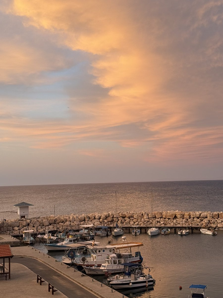 BrydonN2's tweet photo. Glorious sunset colours …. #pomos #cyprus https://t.co/pjfA45eTXq