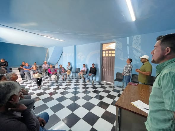 PAgraria's tweet photo. 📍 #Puebla 

En el ejido San Baltazar Torija, municipio de Cuautinchán, se llevó a cabo la asamblea de instalación del Centro de Atención Agraria (CDAA), el cual brindará atención a núcleos agrarios de Cuautinchán y del sur de la ciudad de Puebla. 🏛️ 

#CDAA #AtenciónTerritorial #NúcleosAgrarios