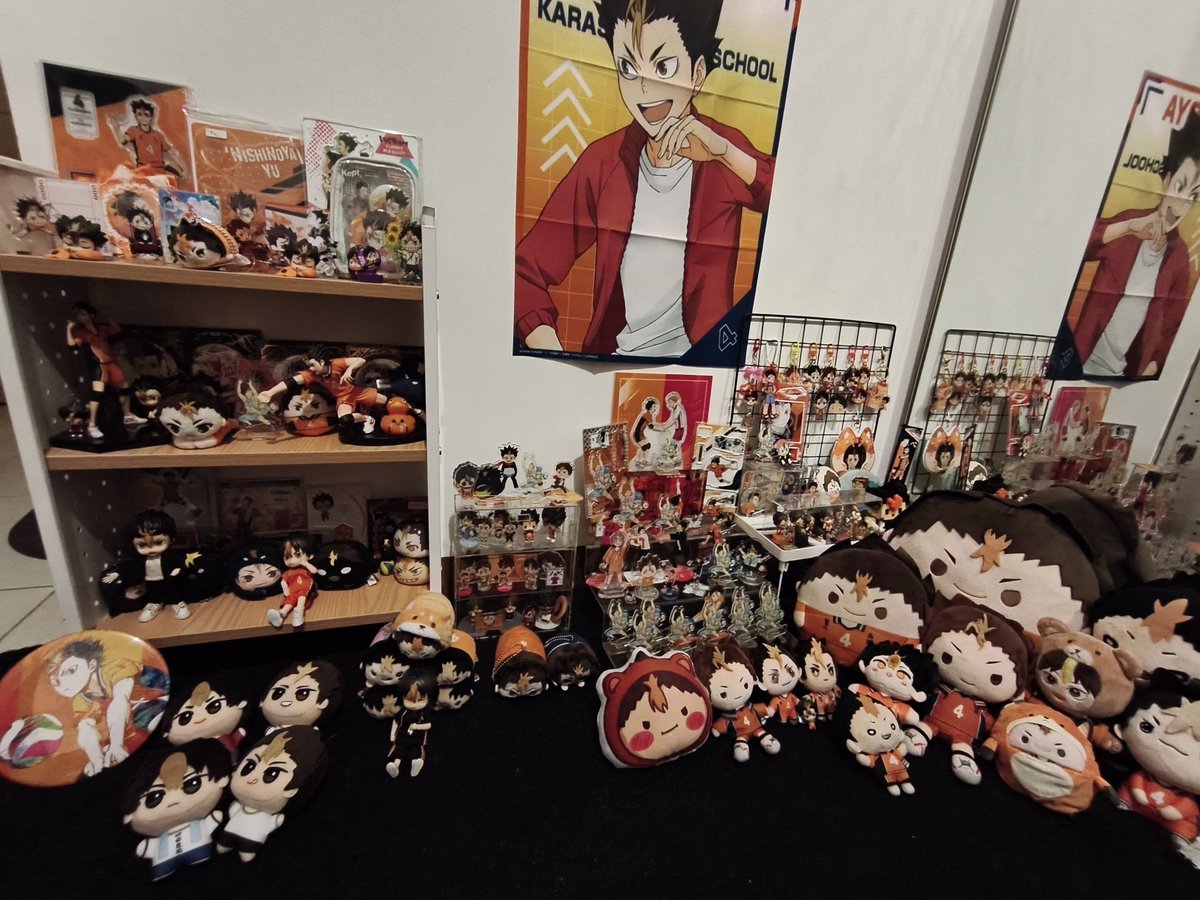 rinznoyaa's tweet photo. I might get cancelled but i think its really weird when people dedicate themselves to a character and view them as a real partner and have like, entire shrines dedicated to them? how desperate can you be? https://t.co/uEfNMKu54u