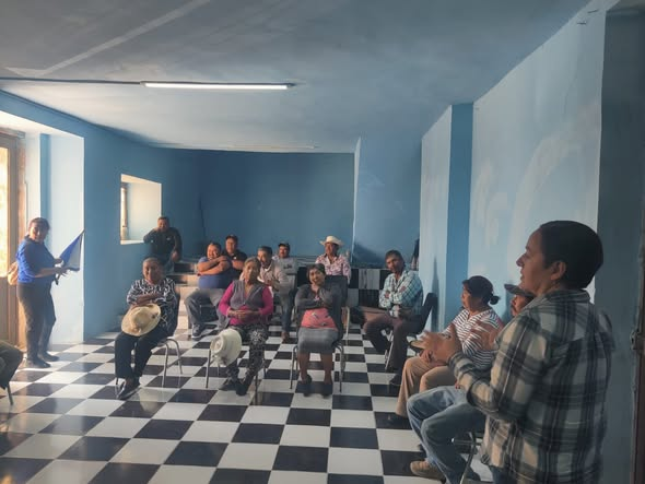PAgraria's tweet photo. 📍 #Puebla 

En el ejido San Baltazar Torija, municipio de Cuautinchán, se llevó a cabo la asamblea de instalación del Centro de Atención Agraria (CDAA), el cual brindará atención a núcleos agrarios de Cuautinchán y del sur de la ciudad de Puebla. 🏛️ 

#CDAA #AtenciónTerritorial #NúcleosAgrarios