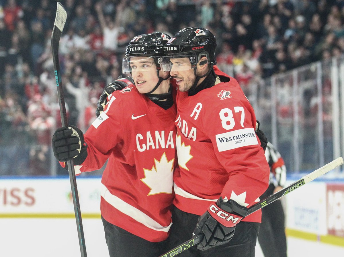 hockeyfans_ch's tweet photo. Es dauerte eine Weile, bis die kanadische Tormaschinerie in die Gänge kam. Aber sie kam. Auch dank 4 Assists von Sidney Crosby. Am Ende ist doch wieder alles gut. 
https://t.co/W9RuFuSPRB
📷 Christoph Perren / https://t.co/PtVsHdVS16
#IIHFWorlds #iihfhockey #IIHF #canada #danmark https://t.co/FNSvzmkzFJ