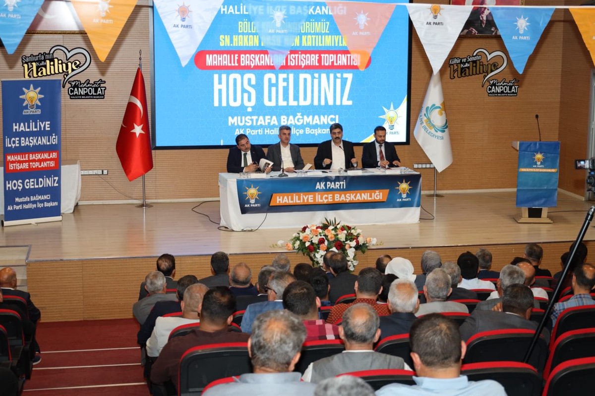 MDOGANSALAR_TR's tweet photo. 📌Mahalle Başkanları İstişare Toplantısı 

Ak Parti Genel Merkez Teşkilat Başkan Yardımcımız, Güneydoğu Anadolu Bölge Koordinatörümüz ve Sivas Milletvekilimiz Sayın Hakan Aksu Başkanlığında;

İl Başkanımız Mehmet İlhami Günbeği, İlçe Başkanımz Mustafa Bağmancı, Haliliye Belediye Başkanımız Mehmet Canpolat, Kadın Kolları Başkanımız Fatma Ocak ve Mahalle Başkanlarımızın katılımıyla Mahalle Başkanları İstişare Toplantısını gerçekleştirdik. 

Birlikten aldığımız güçle hizmet yolunda ilerliyoruz.

@RTErdogan @avyusufibis @osmannazlier  @bybekirbozdag @ibrahimeyyupogl 
@milhamigunbegi @ferdisenel25 @furkankucukk_ @mbagmanci63 @fatmaocak0663 @AKGenclikGM @akgenchaliliyee 

#SevdamızŞanlıurfa #BizBirAileyiz  #akparti #türkiye #receptayyiperdoğan #RTE #MilletimizleNiyetimizBir 
#Şanlıurfa