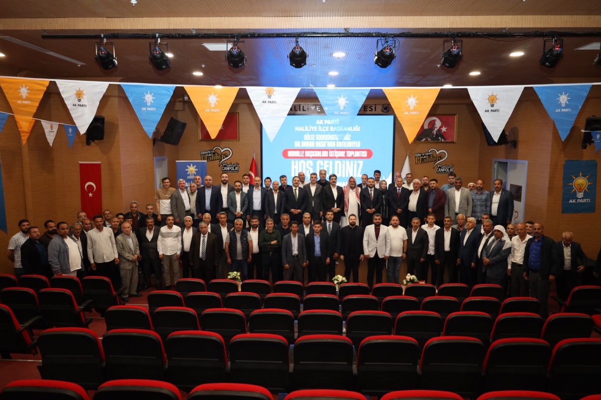 MDOGANSALAR_TR's tweet photo. 📌Mahalle Başkanları İstişare Toplantısı 

Ak Parti Genel Merkez Teşkilat Başkan Yardımcımız, Güneydoğu Anadolu Bölge Koordinatörümüz ve Sivas Milletvekilimiz Sayın Hakan Aksu Başkanlığında;

İl Başkanımız Mehmet İlhami Günbeği, İlçe Başkanımz Mustafa Bağmancı, Haliliye Belediye Başkanımız Mehmet Canpolat, Kadın Kolları Başkanımız Fatma Ocak ve Mahalle Başkanlarımızın katılımıyla Mahalle Başkanları İstişare Toplantısını gerçekleştirdik. 

Birlikten aldığımız güçle hizmet yolunda ilerliyoruz.

@RTErdogan @avyusufibis @osmannazlier  @bybekirbozdag @ibrahimeyyupogl 
@milhamigunbegi @ferdisenel25 @furkankucukk_ @mbagmanci63 @fatmaocak0663 @AKGenclikGM @akgenchaliliyee 

#SevdamızŞanlıurfa #BizBirAileyiz  #akparti #türkiye #receptayyiperdoğan #RTE #MilletimizleNiyetimizBir 
#Şanlıurfa