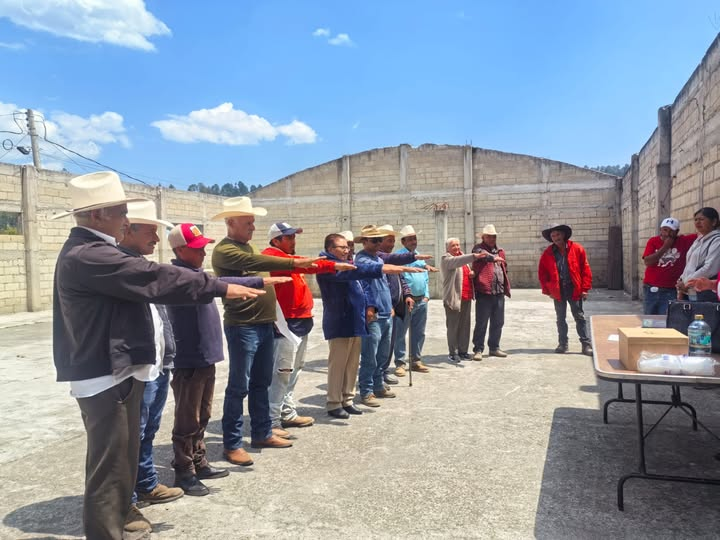 PAgraria's tweet photo. 📍 #EstadoDeMéxico 

Se brindó atención a sujetos agrarios en el Centro de Atención Agraria (CDAA) de Mexicaltzingo, municipio de Mexicaltzingo. 🤝 

#AtenciónAgraria #CDAA #Territorio https://t.co/zKOIFaCS3L