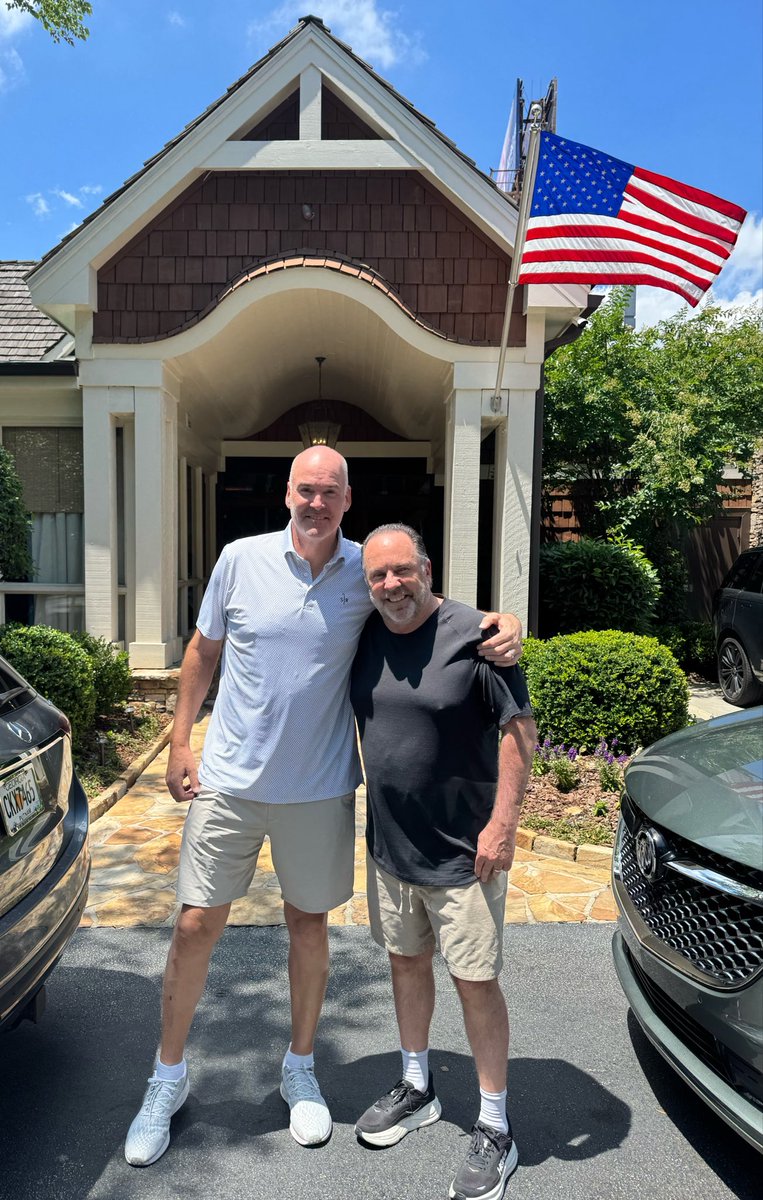 CoachMikeBrey's tweet photo. #OneDeMatha @DeMathaHoops https://t.co/z3BgrtiN4N
